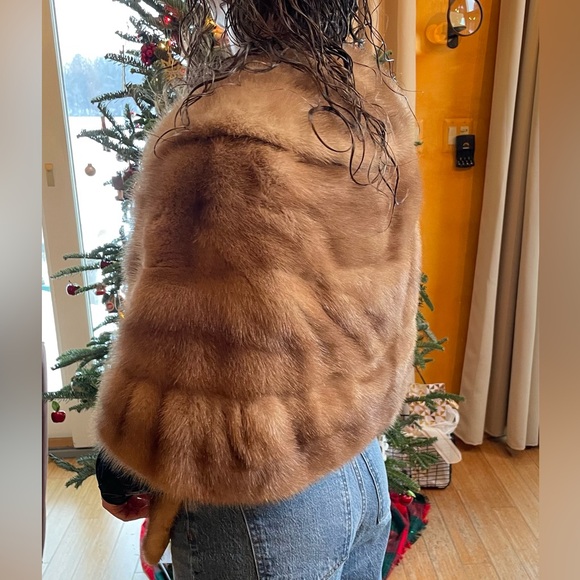 Elegant Vintage Fox Fur Shawl - Picture 10 of 11